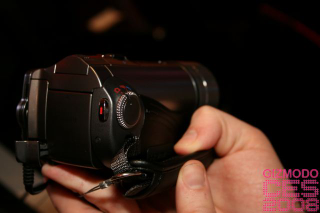 Illustration for article titled Canon's HD Vixia HF10 and HF100 Need No Tape